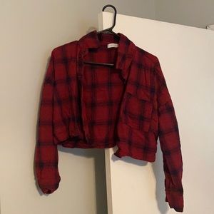 Cropped plaid light shirt